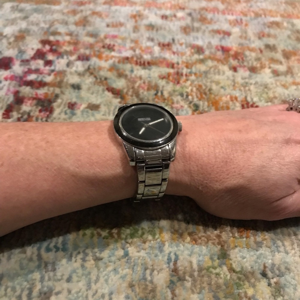 Watch - Picture 3 of 3